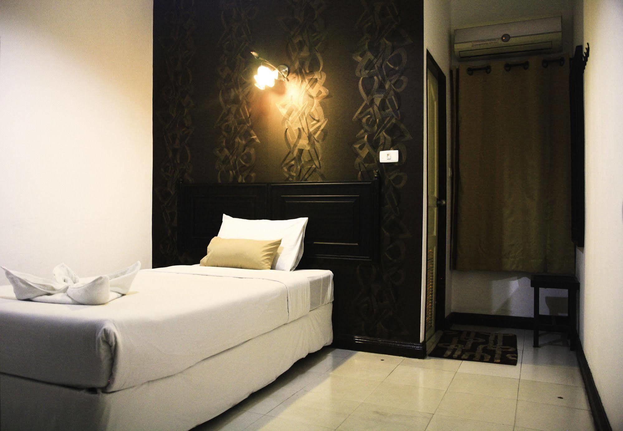 מלון בנגקוק Erawan House מראה חיצוני תמונה